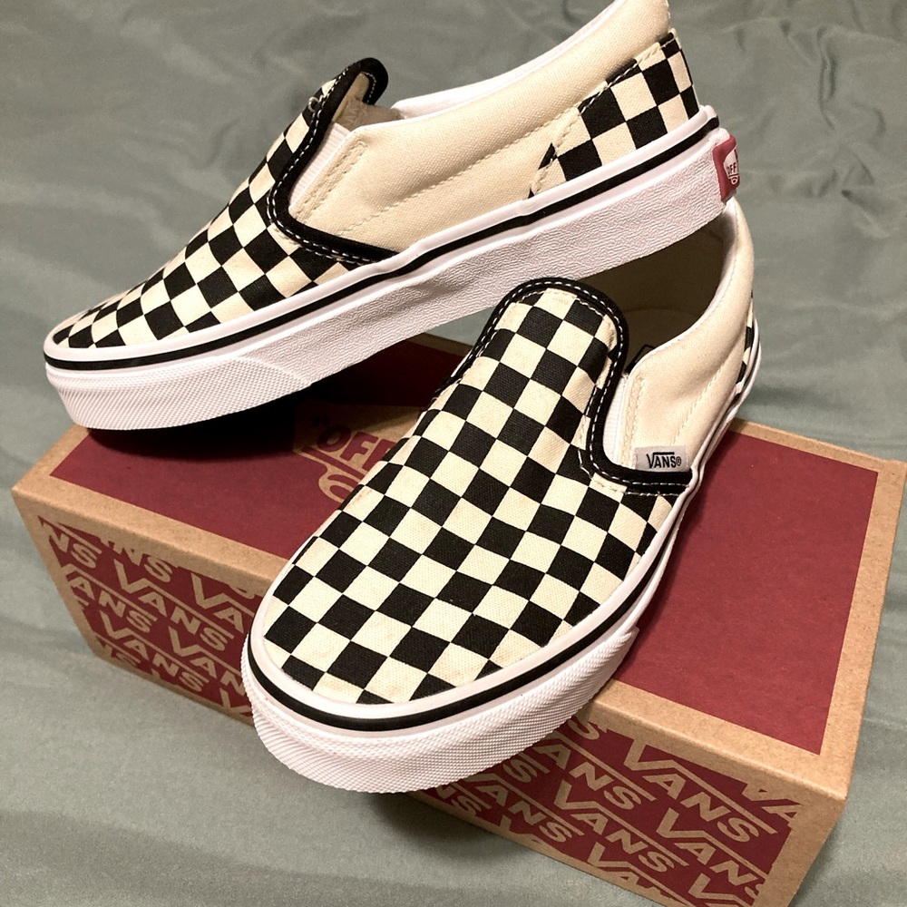 Brand New Checkered Vans size 2.5